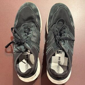 New Balance Men's Black and White Sneakers